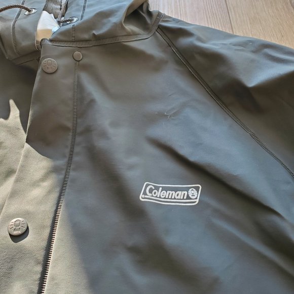 Rain coat - Picture 2 of 7